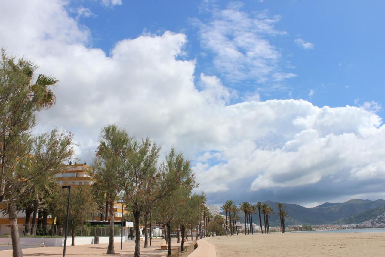 Beautiful Apartment 75M2 With View At The Beach, Pool, Parking Roses Exterior photo
