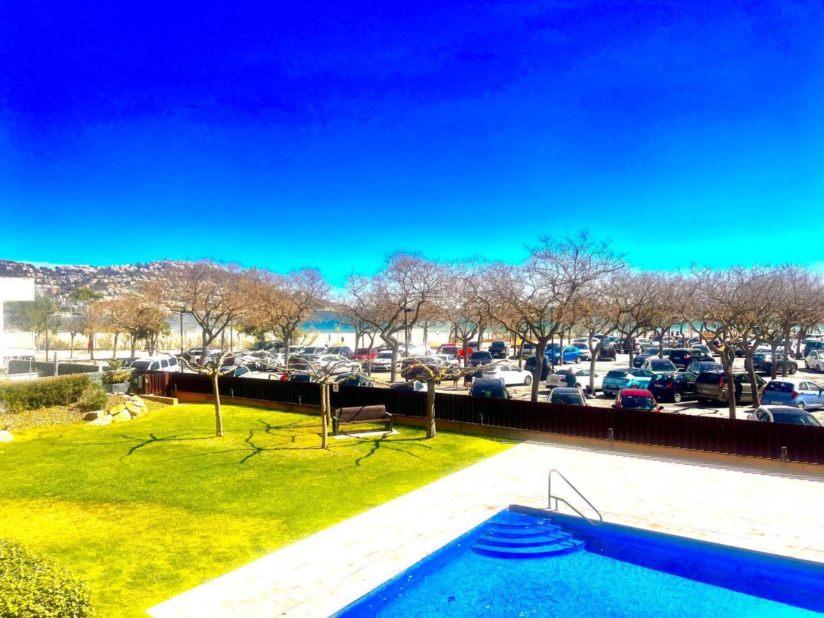 Beautiful Apartment 75M2 With View At The Beach, Pool, Parking Roses Exterior photo